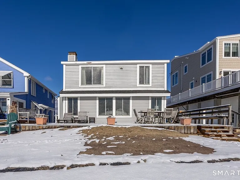 33 Beach Rd W — Photo 28