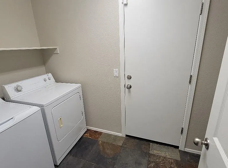 25857 W Burgess Ln — Photo 10