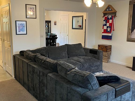 4th image of 276 Donna Ave