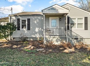 102 Sanford Ln, Oak Ridge, TN 37830