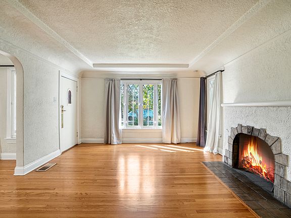 5th image of 2038 Malcolm Ave