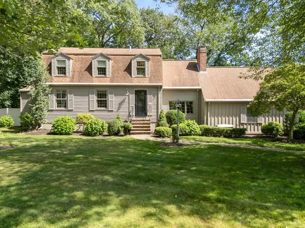 1 Eric Dr, Saugus, MA 01906