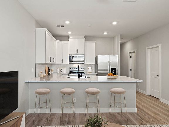 Enjoy a quick meal at the breakfast bar.