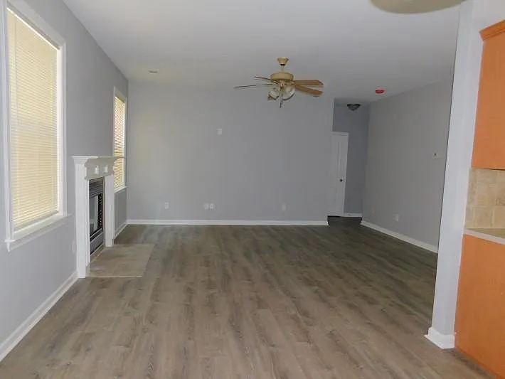 2825 Harcourt Dr — Photo 5