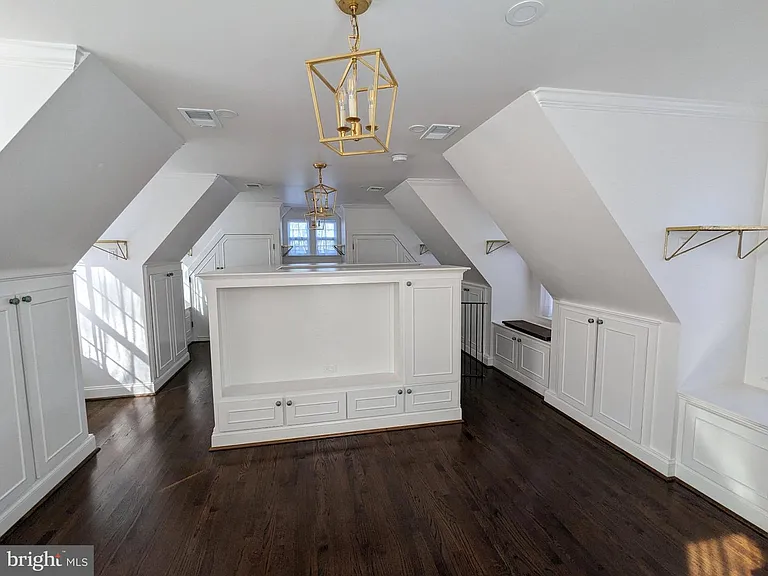 4910 Crescent St — Photo 22