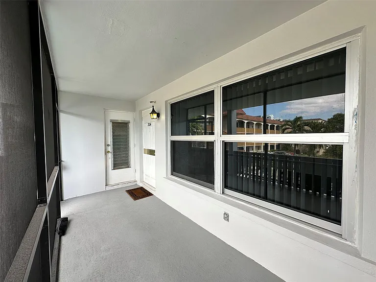 651 Pine Dr — Photo 2