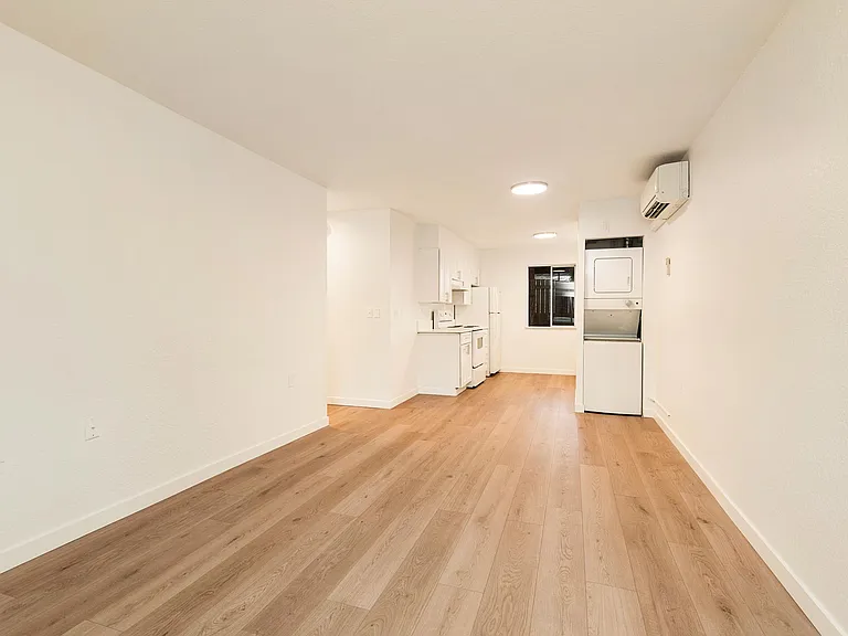Crestwood Place — Photo 3