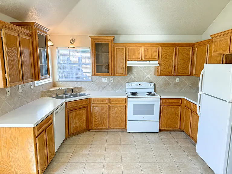 4506 Mildred Ave — Photo 7