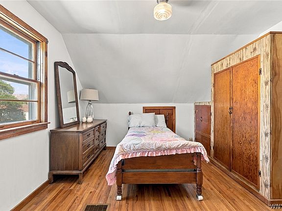 4th image of 14 Allen St