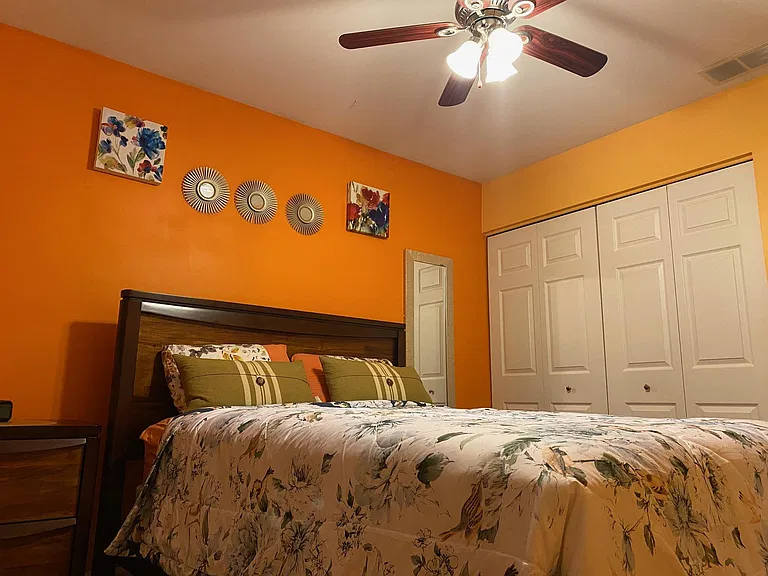 2424 Lexington Ln — Photo 11
