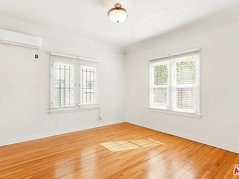 726 S Dunsmuir Ave — Photo 33