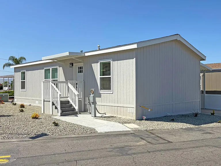 1700 State St #10 — Photo 22