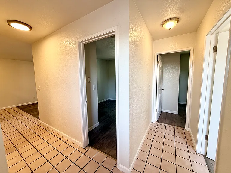 Dixon Landing Apartments — Photo 9