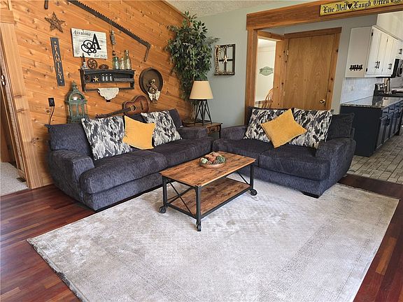 3rd image of 141 Hall Rd