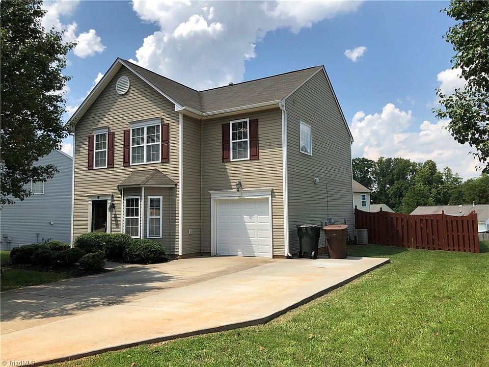 1st image of 3 Blackhaw Ct