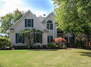 5536 Prestwick Ln, Highland Heights, OH 44143
