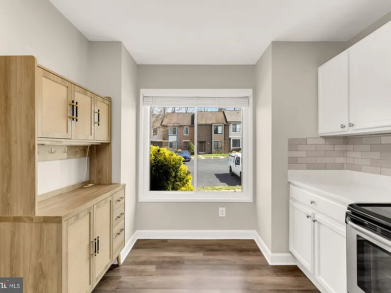 2810 Cambridge Dr — Photo 9