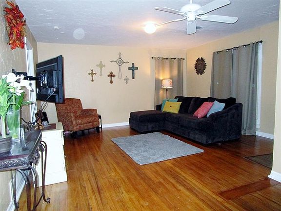 2nd image of 912 Lydick Ln