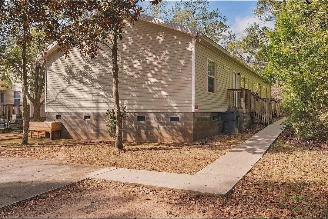 2 bed, 2030 sqft, $1,300 — Photo 1