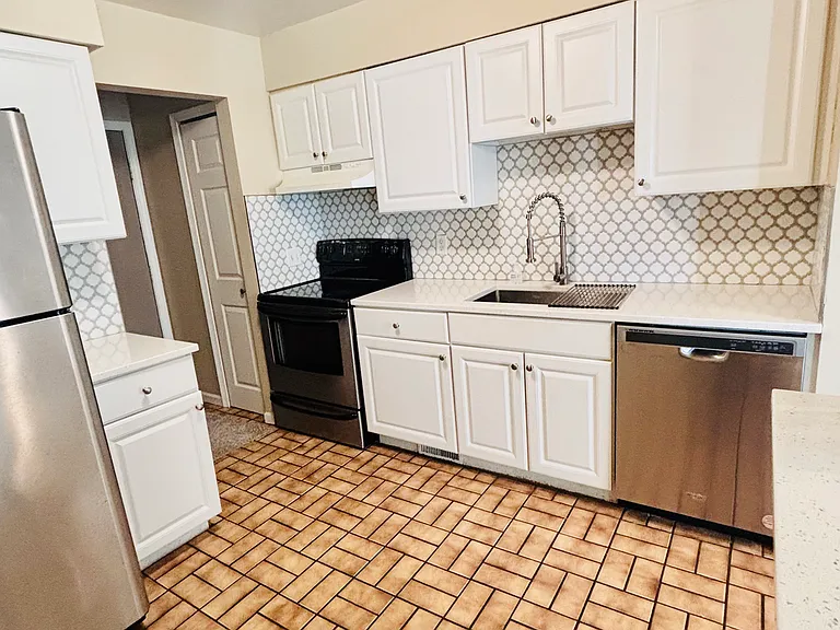 116 Regents Dr #116 — Photo 11