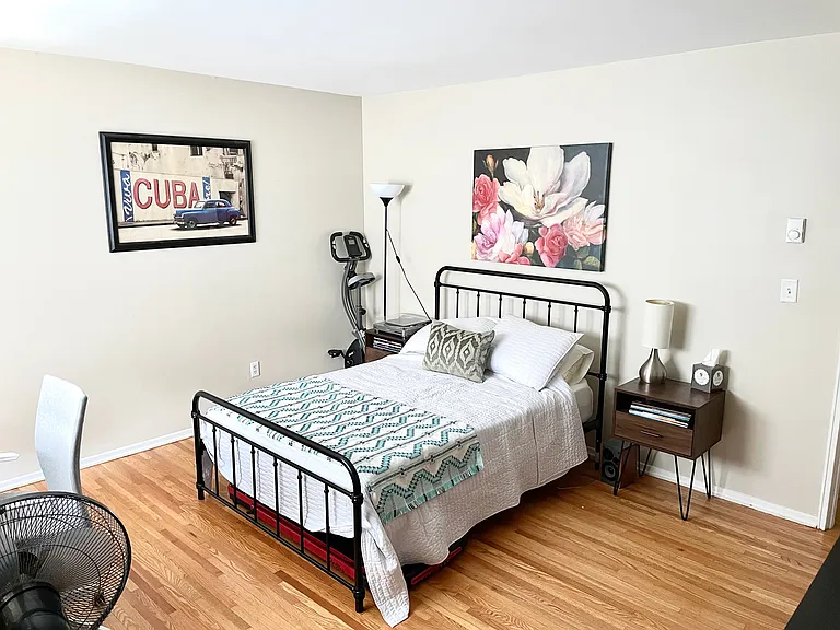 240 Wardwell St #17 — Photo 16
