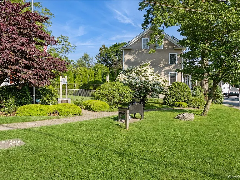 120 Verplanck Ave — Photo 31