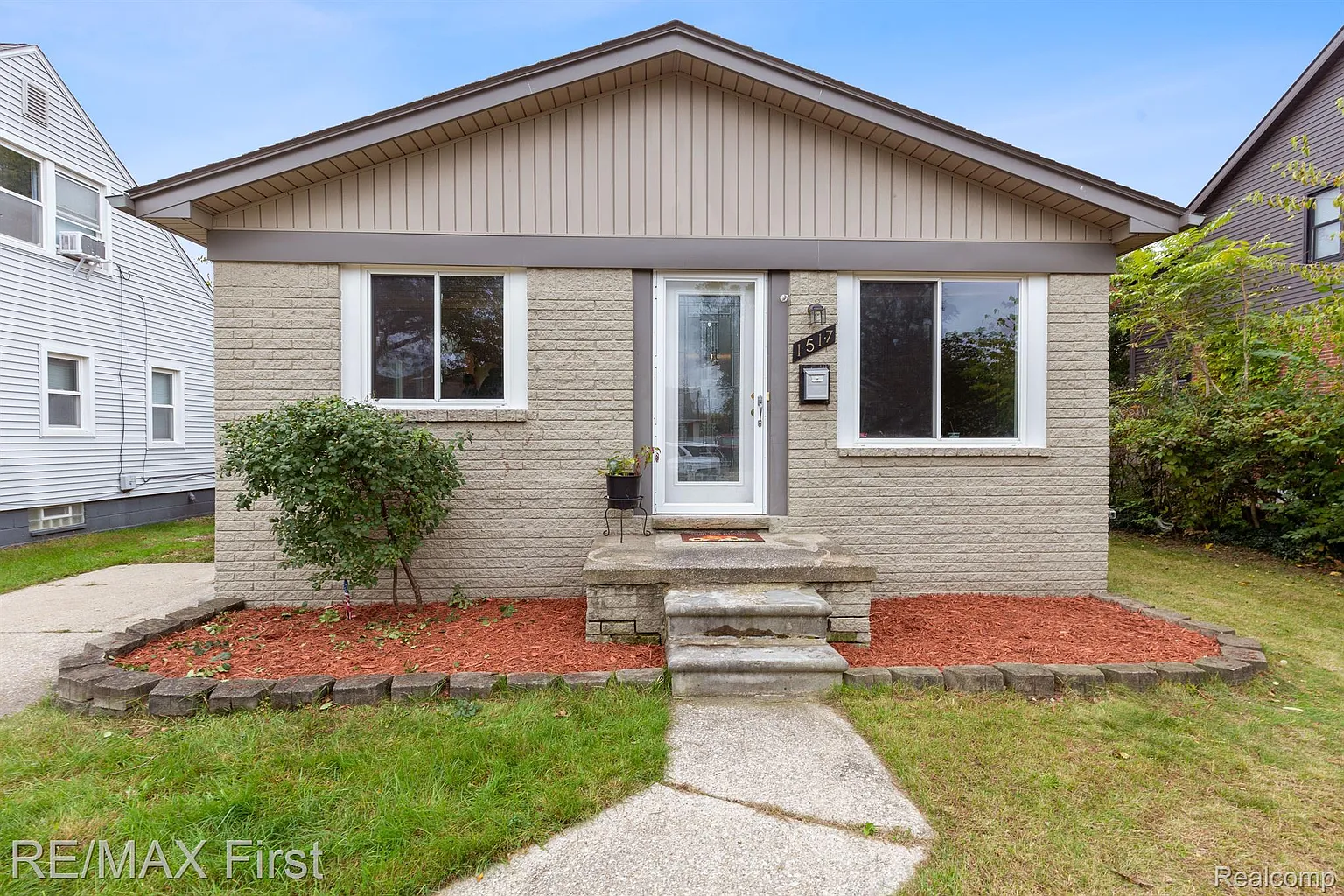 1517 Pearson St photo 1