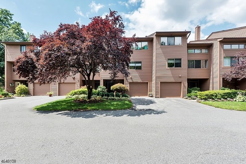 1st image of 84 Windsor Cir
