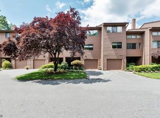 84 Windsor Cir, Township Of Washington, NJ 07676