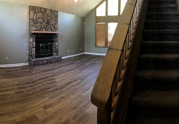 3rd image of 331 Cedar Glen Cir