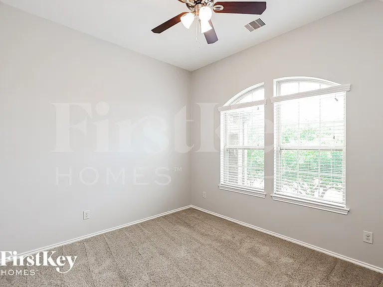 10402 Golden Hearth Ln — Photo 16