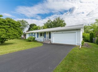 256 Camelot Dr, Rochester, NY 14623