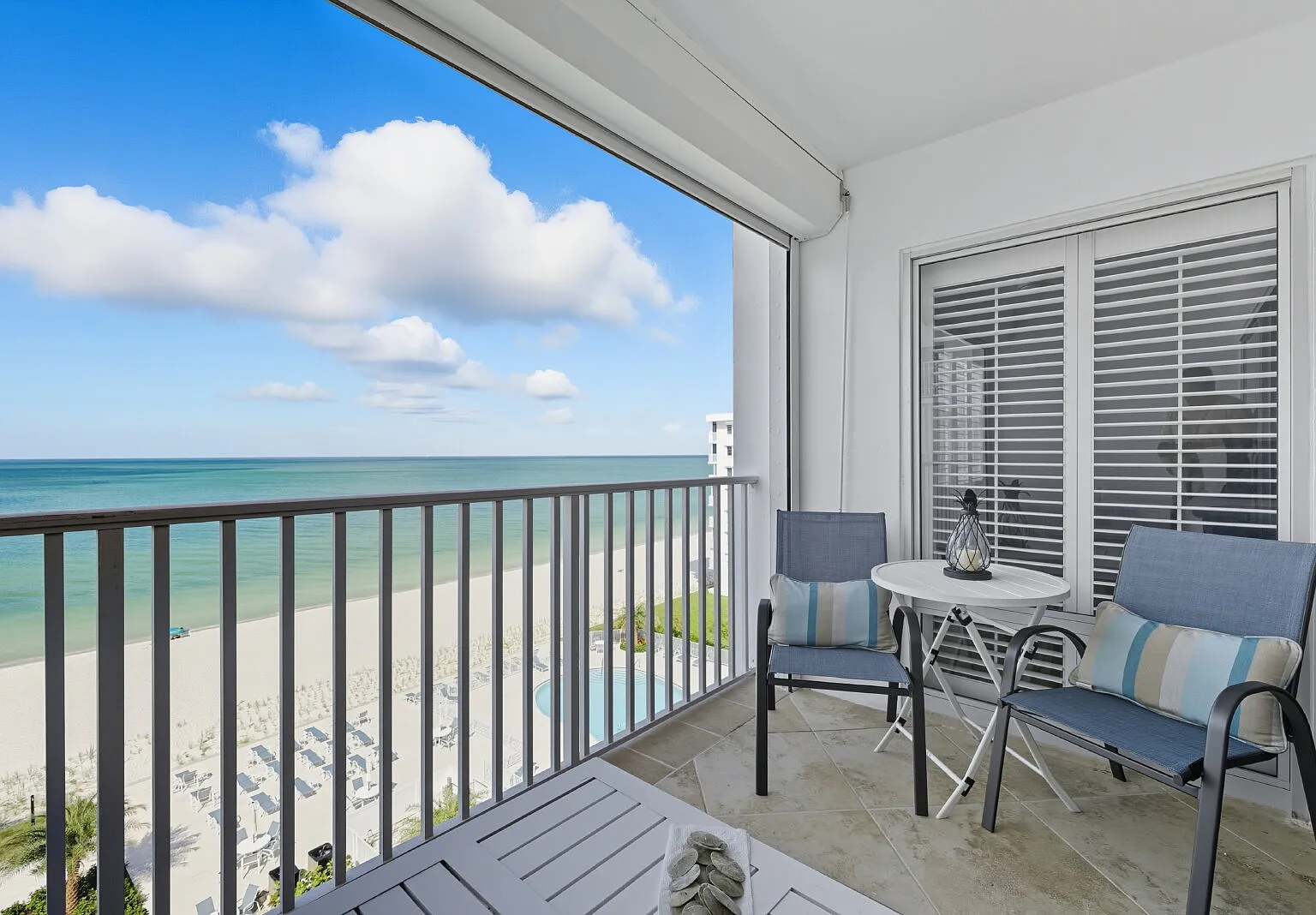 2 bed, 2.0 bath, 1213 sqft, $12,000 — Photo 2