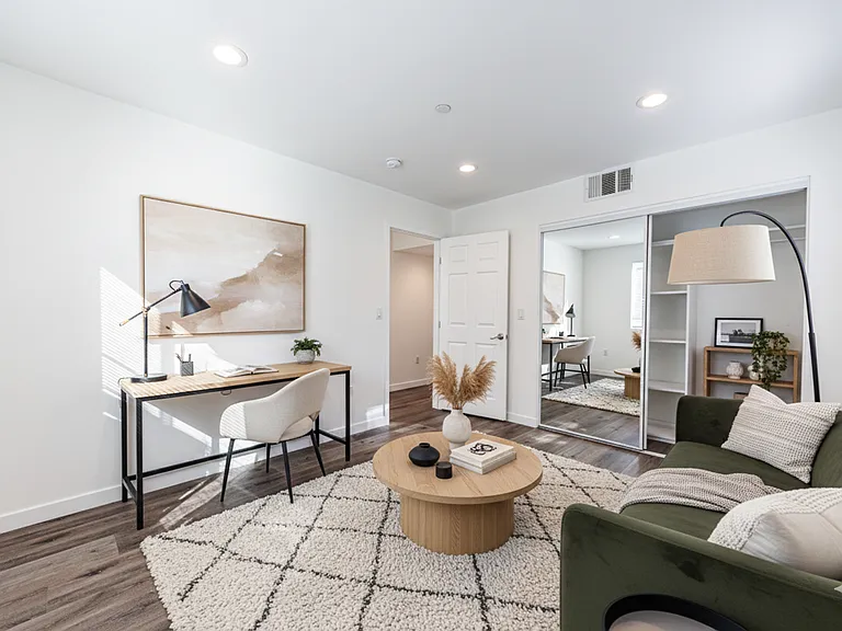 1119 N Berendo St — Photo 5