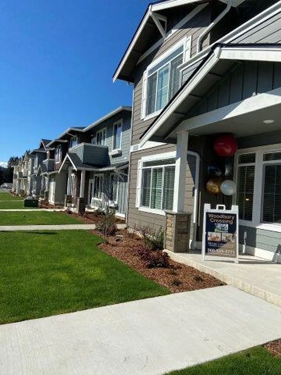 Building Photo - 5012 4th Way SW #201