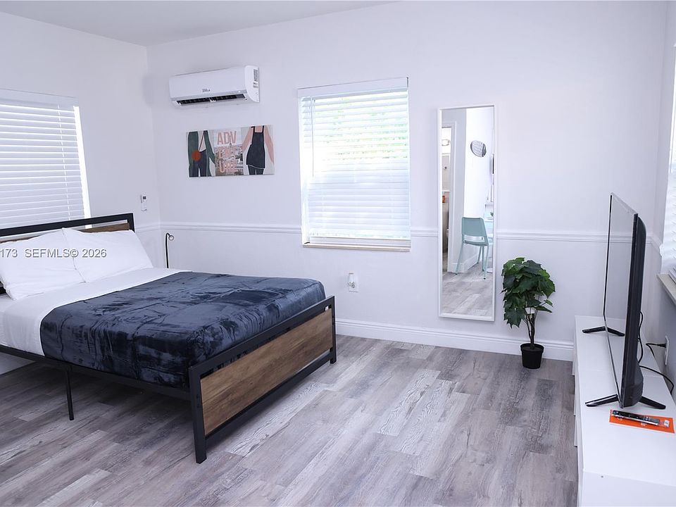 1st image of 1109 SW 37th Ave #15