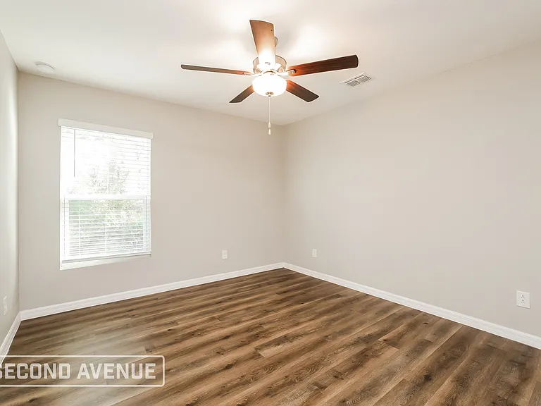 230 E Malden Ave S — Photo 17