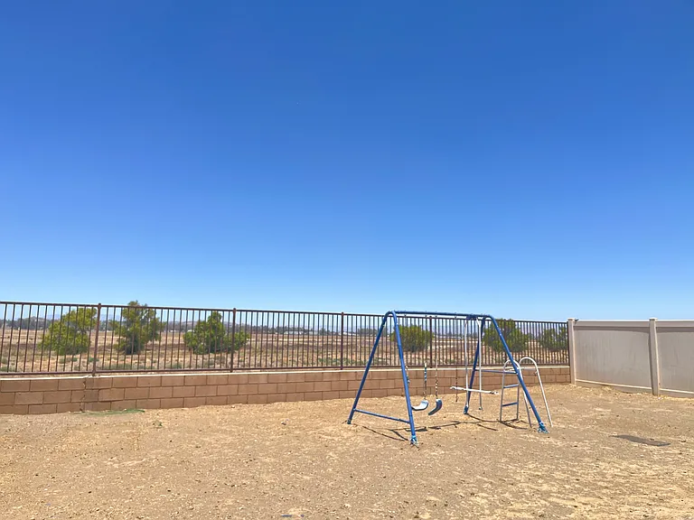 160 Yosemite Ave — Photo 37