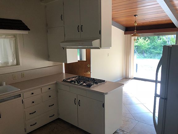 5th image of 793 Robinson Rd