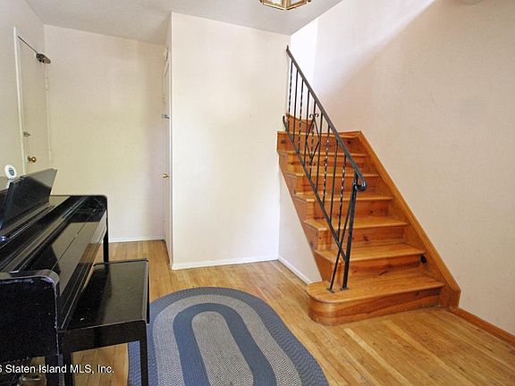 4th image of 79 Downes Ave