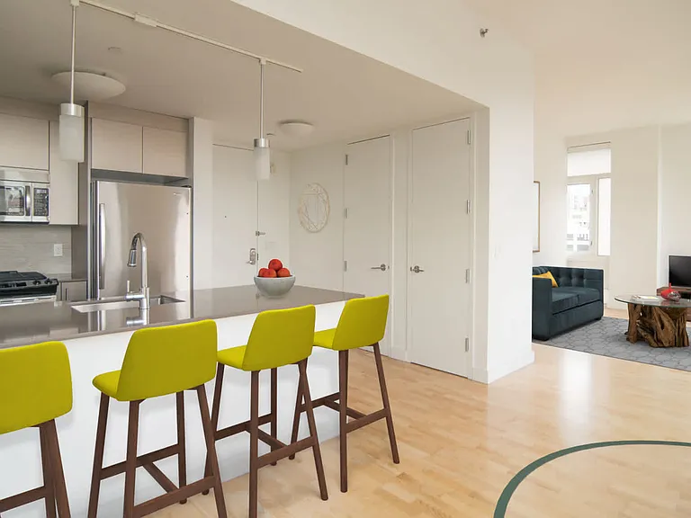 500 W 23rd St #2H — Photo 10