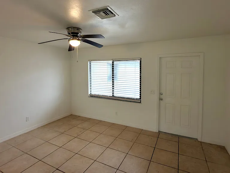 11470 Char Ann Dr — Photo 4