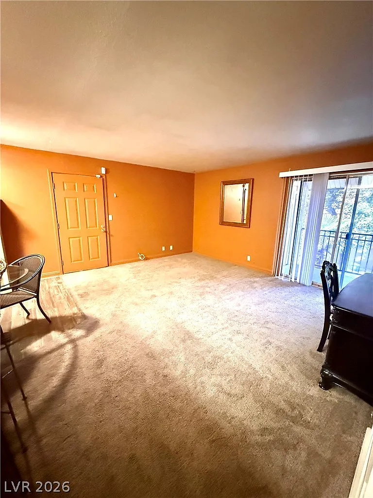 2 bed, 1.0 bath, 816 sqft, $1,275 — Photo 4