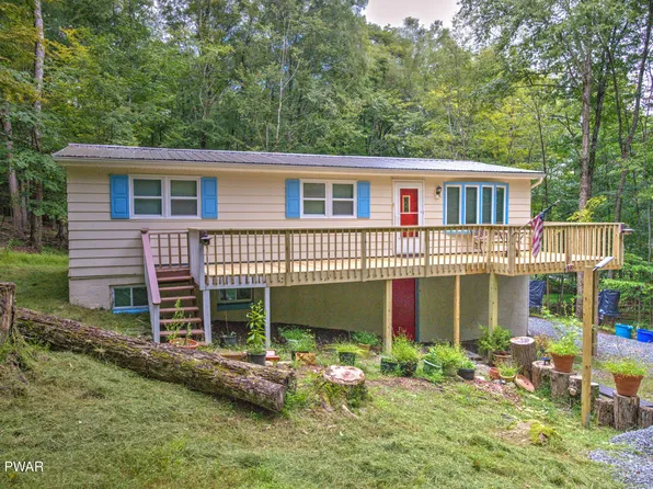 104 Fawnwood Cir, Greentown, PA 18426