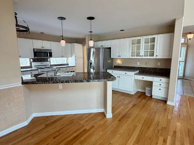 1011 S Valentia St #104 — Photo 7