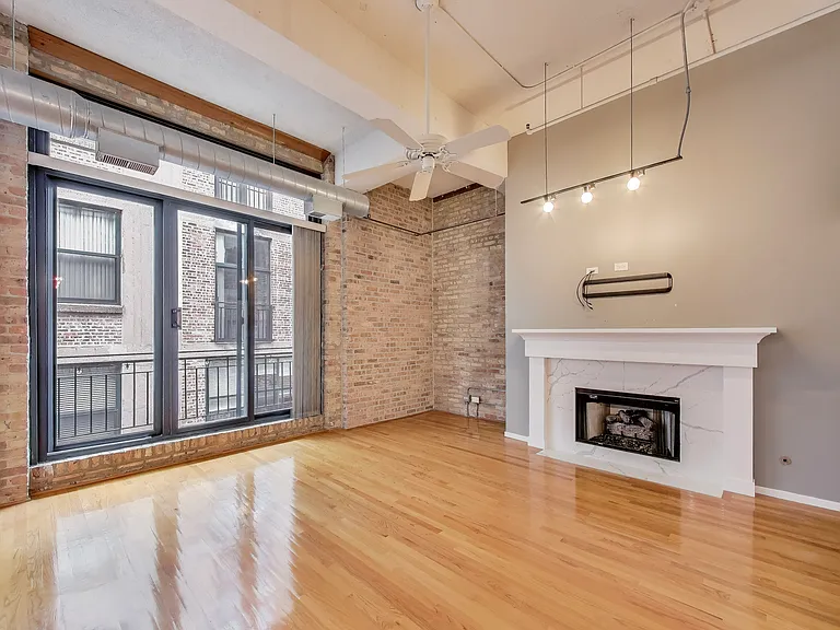 375 W Erie St #522 — Photo 6
