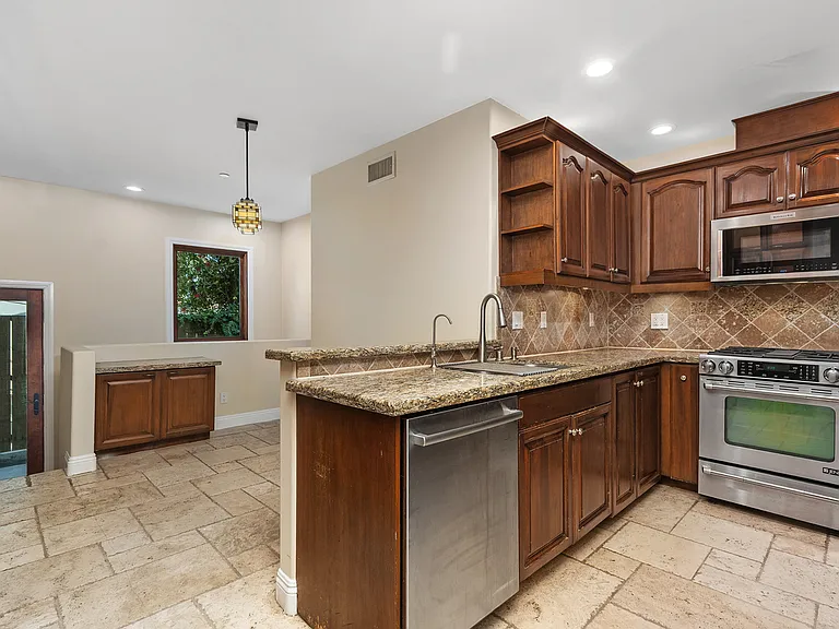 148 W Marquita #B — Photo 9