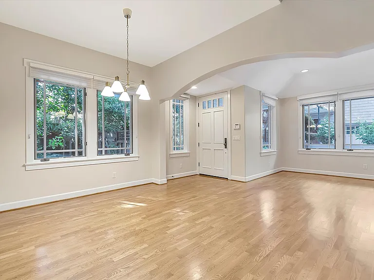 121 Boyer Ln — Photo 6