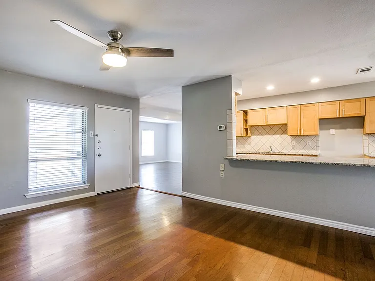 4425 Windsor Dr — Photo 5