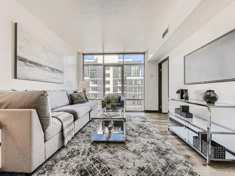 425 W Beech St #1508 — Photo 1